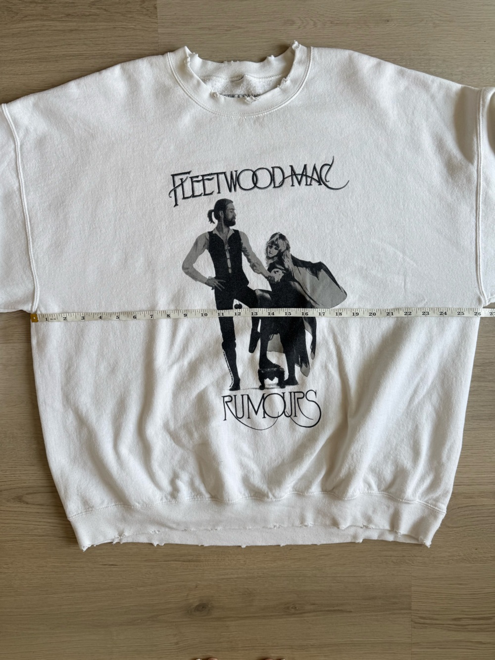 Fleetwood Mac Oversized White 'Rumours' Graphic Distressed Sweatshirt size S/M - Picture 3 of 5